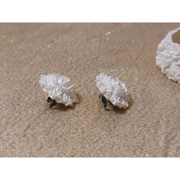 Vintage Faux Ivory Floral Celluloid Hinged Cuff Bracelet & Clip On Earrings - Picture 5 of 16